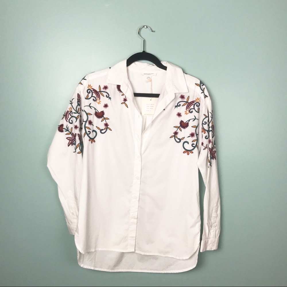 SOLD ✨ Embroidered Button Up Top White - Picture 3 of 5